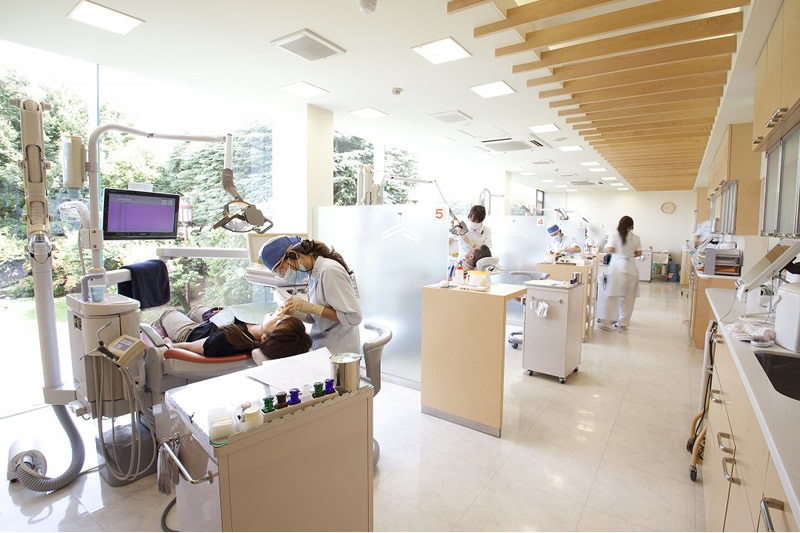 5.チーム医療による総合歯科診療を実現。症例・治療分野に合わせた「専門医制」
